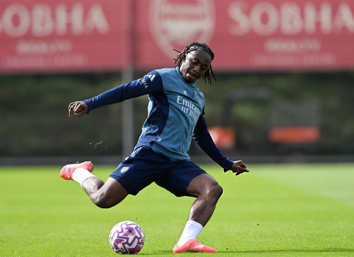 冲刺阶段纽卡斯尔备战CBA常规赛；门线救险细节曝光；媒体盛赞；年轻球员得到机会 