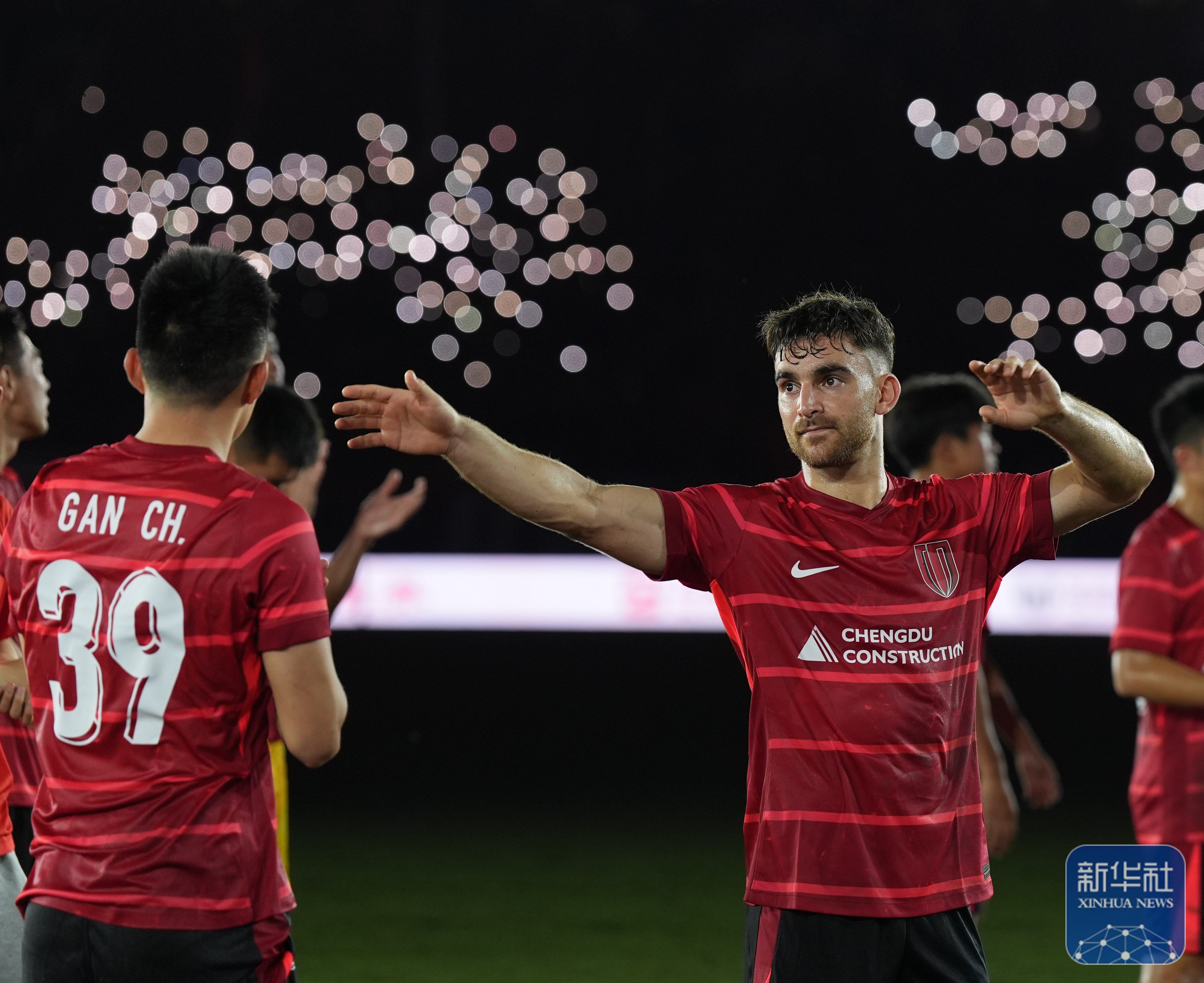 欧联赛程吃紧，成都蓉城国际比赛日主帅复盘，引发热议，轮换策略成焦点(欧洲联赛赛程赛果)