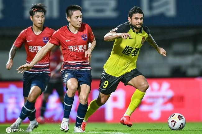 金州勇士训练开放日；赛前止住颓势引欢呼；中超在即；赛季目标并未改变(队列训练七个内容)