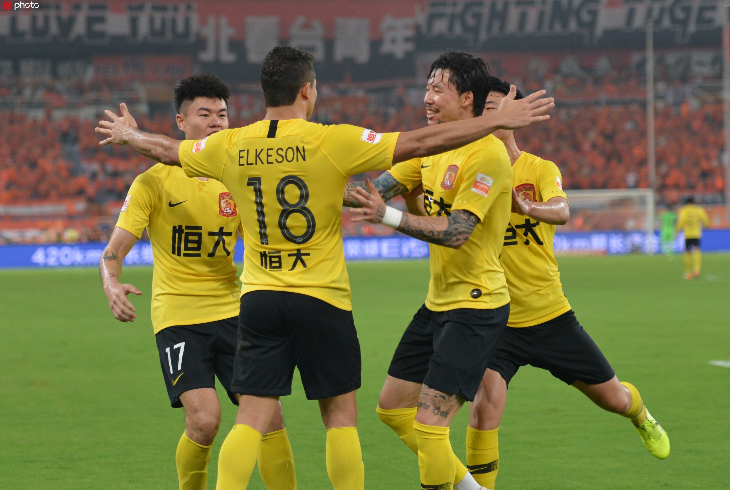 金州勇士训练开放日；赛前止住颓势引欢呼；中超在即；赛季目标并未改变(队列训练七个内容)