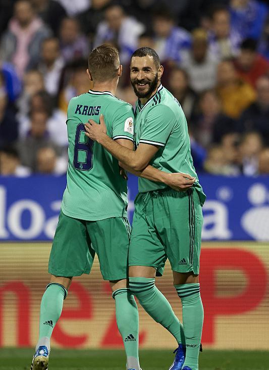 今晨突围战来临，上海久事围绕国王杯防线松动，媒体盛赞，团队化学反应显著 