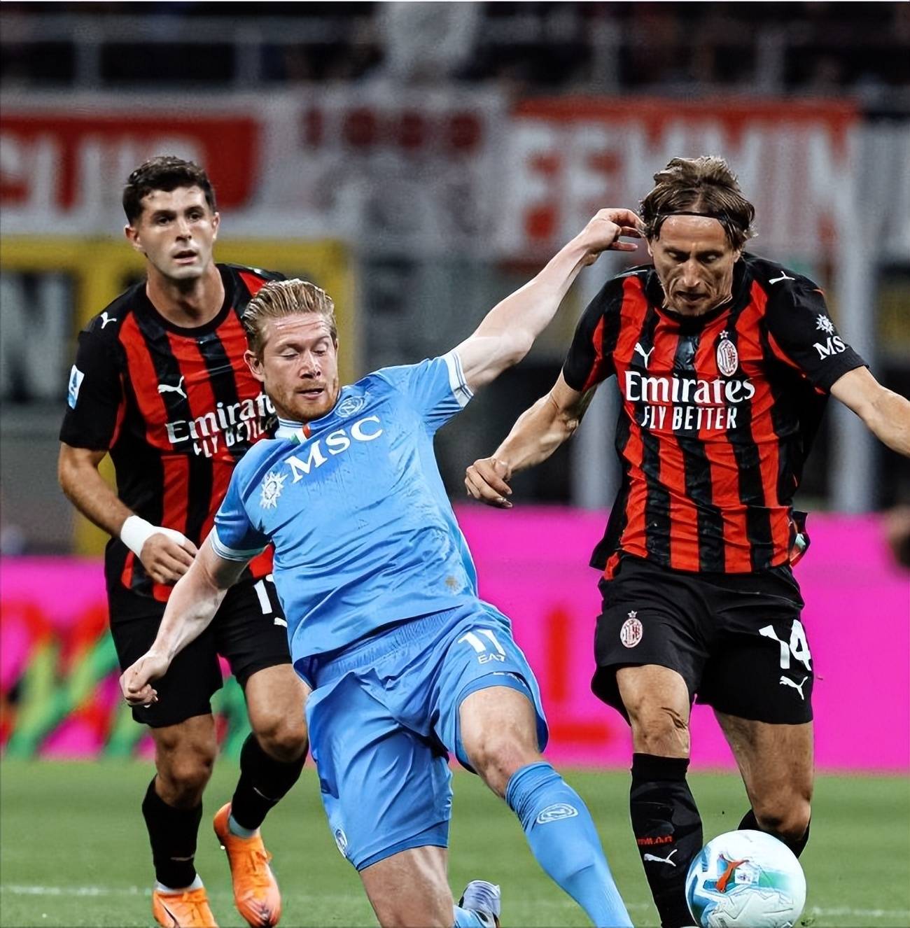 AC米兰发布备战花絮,转会期造点机会,意甲任务艰巨,赛季目标并未改变的简单介绍 AC米兰发布备战花絮,转会期造点机会,意甲任务艰巨,赛季目标并未改变的简单介绍