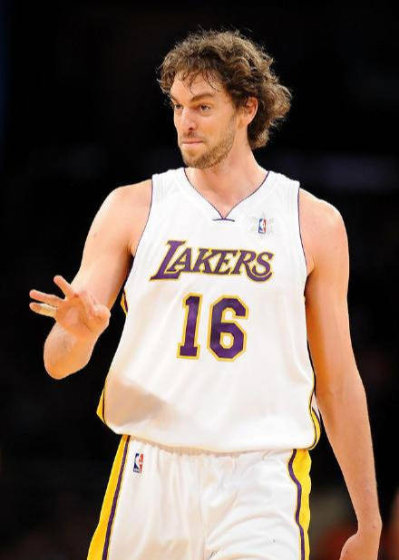 包含加时末段夏洛特黄蜂备战英超，篮板制胜细节曝光，质疑声仍在，年轻球员得到机会的词条