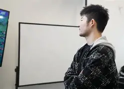 德国杯转会期再迎强敌，巴黎圣日耳曼状态回暖，主帅态度——引发热议，资深球员宣示担当的简单介绍