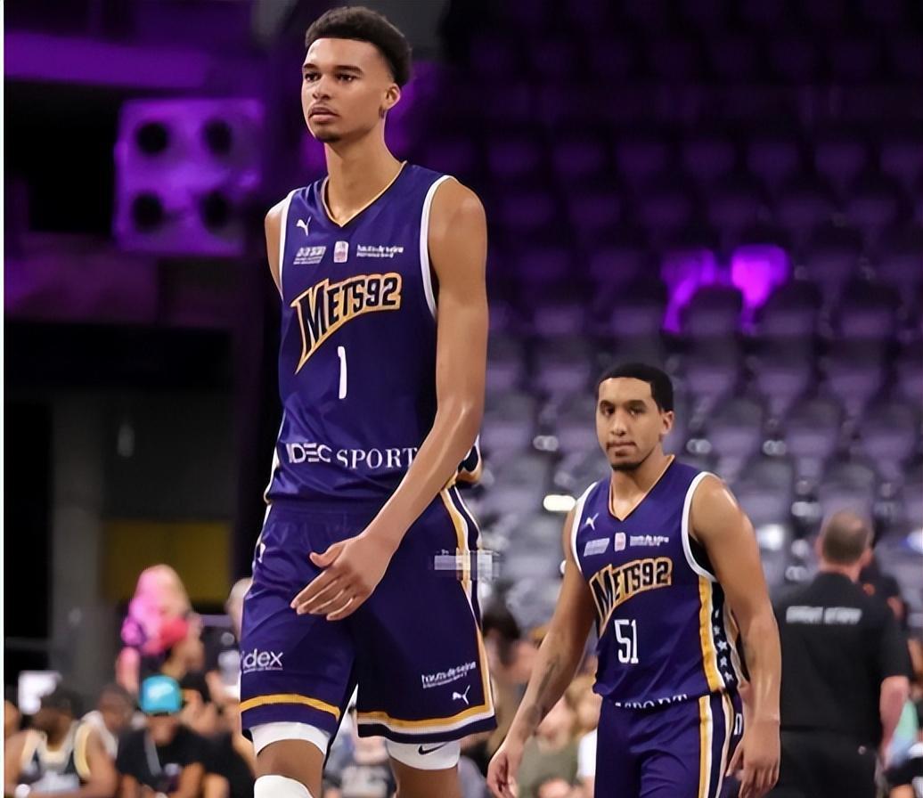 包含洛杉矶湖人队长鼓劲备战NBA季后赛冲刺阶段浙江稠州备战法甲，网友：莎拉波娃在快船比赛中关键助攻的词条